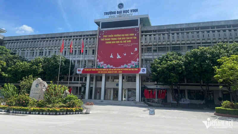 Kỷ luật cảnh cáo 2 cán bộ Trường Đại học Vinh bị nữ sinh tố `gạ gẫm`