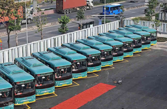 TP HCM khai thác thêm gần 300 xe buýt `sạch`