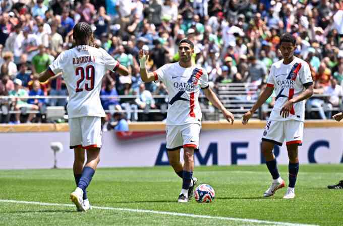 Các cầu thủ PSG muốn đánh bại Messi