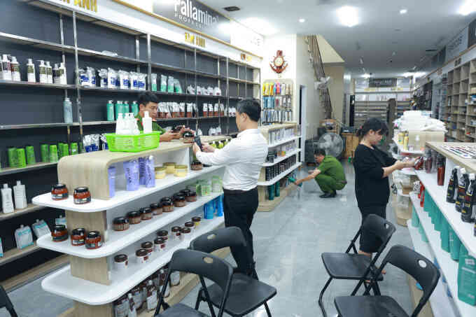 Cảnh sát thu giữ 2,5 tấn mỹ phẩm không rõ nguồn gốc