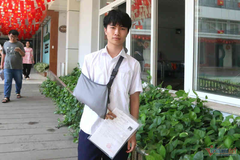 Đứt gân tay phải trước thềm thi tốt nghiệp THPT, nam sinh tỏ rõ tinh thần chiến binh