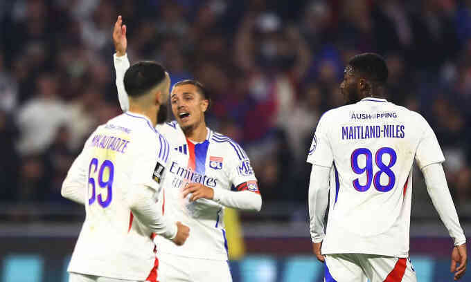 Lyon bị đánh tụt hạng