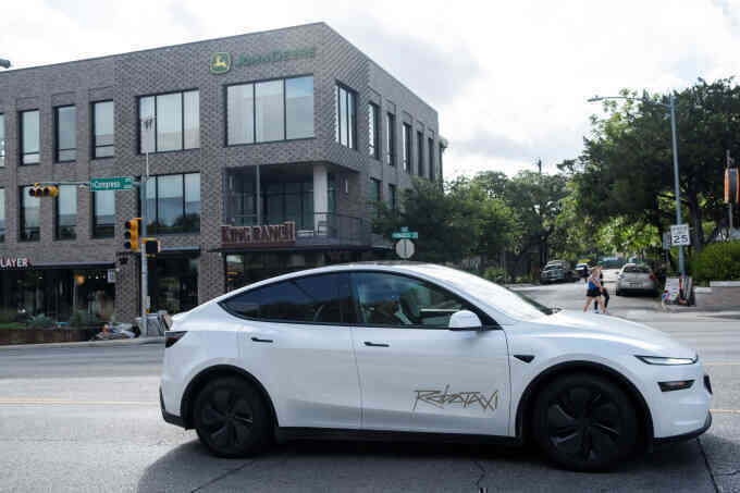 Taxi tự hành của Elon Musk triển vọng đến đâu?