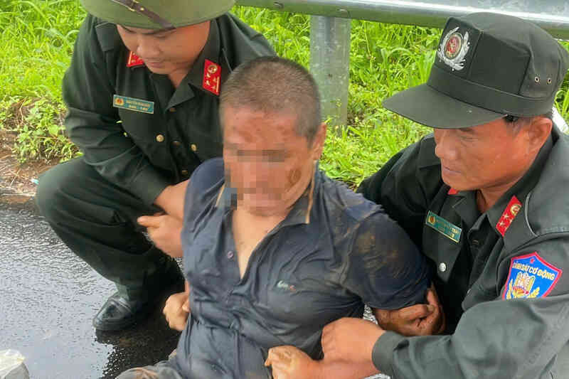 Thấy người đàn ông biểu hiện `lạ` ở cao tốc, cảnh sát kịp thời làm một việc