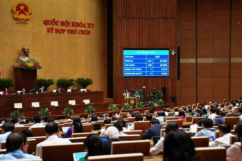 Chính thức miễn học phí cho học sinh công lập, hỗ trợ học phí tư thục