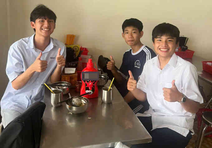 Chủ quán đãi thí sinh đồ chay miễn phí suốt kỳ thi tốt nghiệp