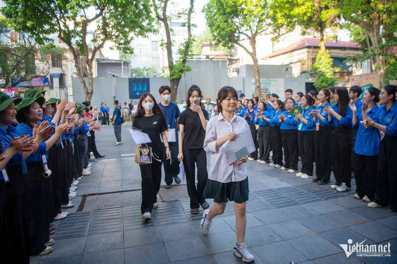 Đề thi môn Toán thi tốt nghiệp THPT năm 2025