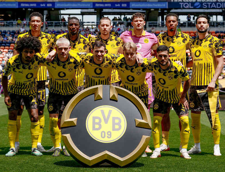 Dortmund vào vòng 1/8 FIFA Club World Cup với ngôi đầu bảng