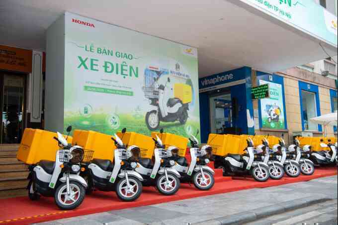 Honda bàn giao dàn xe máy điện Benly e: