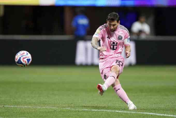 Messi lợi hại thế nào khi đá phạt hàng rào