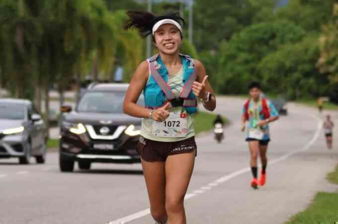 Runner nữ chạy 100 km nhanh hơn nhà vô địch của nam
