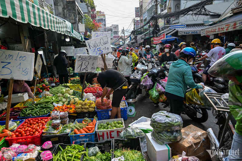 TPHCM siết chặt kiểm soát thịt heo, thực phẩm trôi nổi từ các chợ tự phát