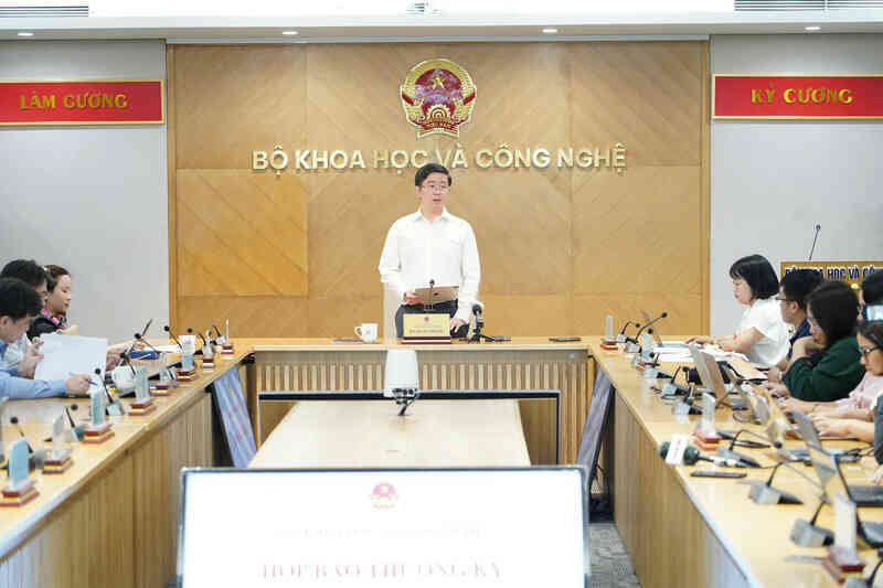 Dấu ấn của Bộ trưởng Bộ KH___CN Nguyễn Mạnh Hùng trong xây dựng 5 bộ luật KHCN
