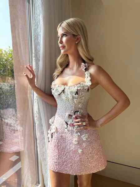 Ivanka Trump mặc gợi cảm ở tiệc mừng cưới tỷ phú Jeff Bezos