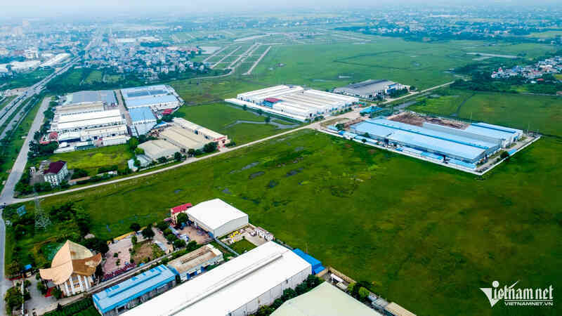 Khu công nghiệp trên ‘đất vàng’ ở Nam Định lác đác nhà xưởng, thành nơi chăn bò