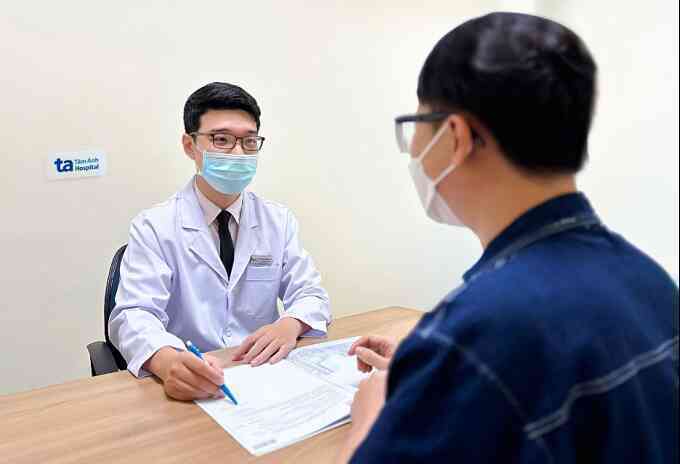 Người lớn tuổi ung thư trực tràng có nên mổ không?