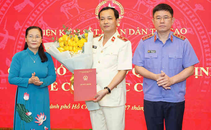 Ông Lê Văn Đông làm Viện trưởng VKSND TP HCM sau sáp nhập