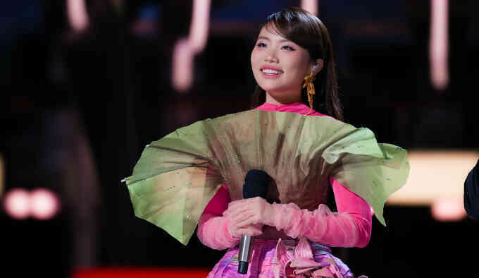 Phương Mỹ Chi thắng tứ kết `Sing! Asia`
