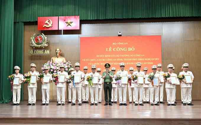 Bộ Công an trao quyết định cho 34 giám đốc công an tỉnh, thành