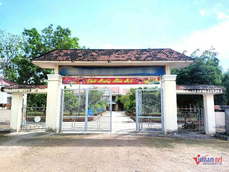 Kỷ luật hiệu trưởng gửi ảnh nhạy cảm trong nhóm Zalo của trường