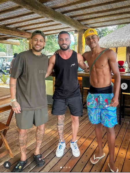 Raphinha tiết lộ bất ngờ cuộc gặp từng bừng Lamine Yamal với Neymar