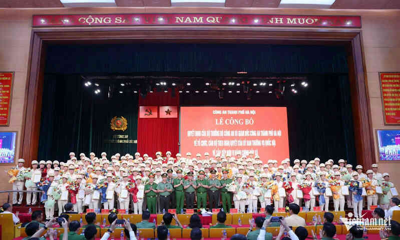Hà Nội công bố tổ chức, cán bộ Công an 126 xã, phường