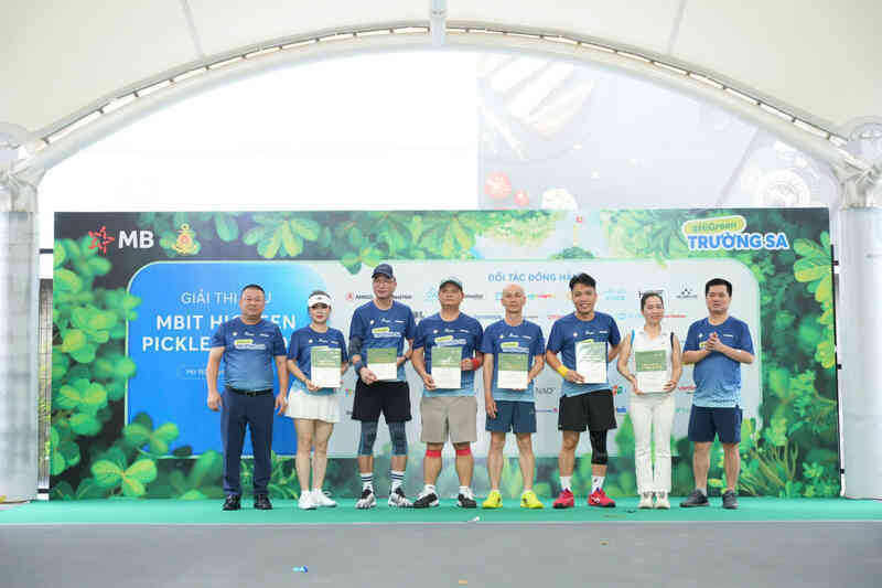 Hơn 120 người tham gia giải pickleball gây quỹ trồng cây xanh ở Trường Sa