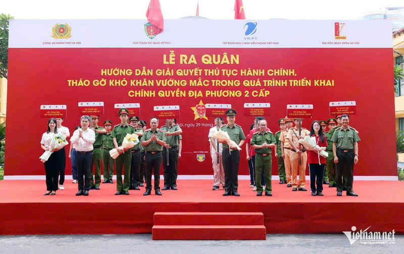 Tuổi trẻ Thủ đô ra quân hướng dẫn giải quyết thủ tục hành chính