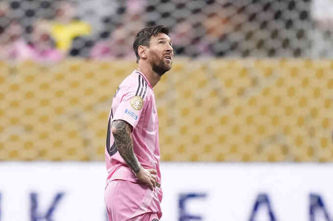 7 cú tua chậm về Messi trong thất bại 0-4 trước PSG