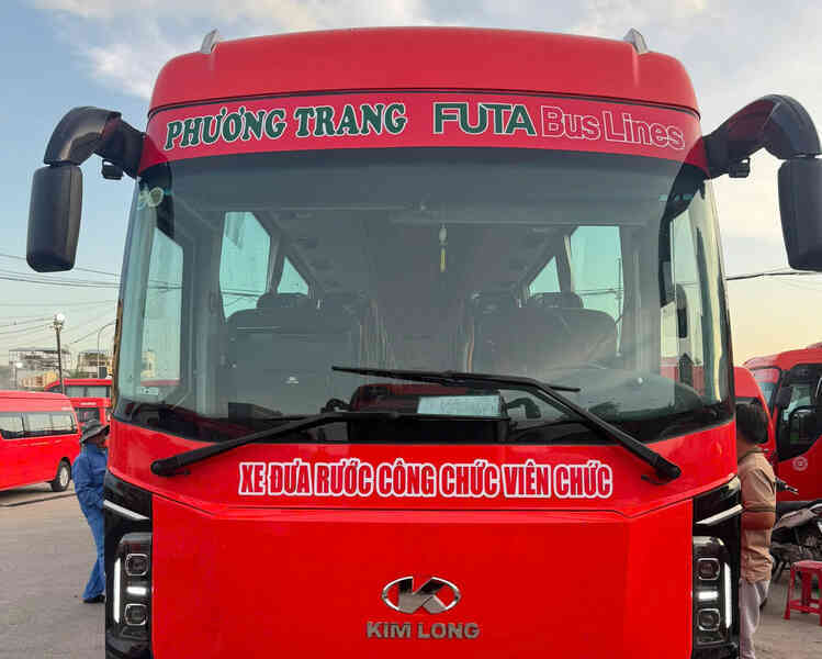 Bố trí xe đưa rước 968 cán bộ từ Bà Rịa Vũng Tàu, Bình Dương đến TPHCM làm việc