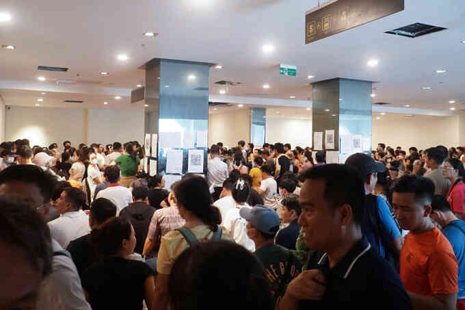 Thức trắng đêm nộp hồ sơ mua nhà ở xã hội