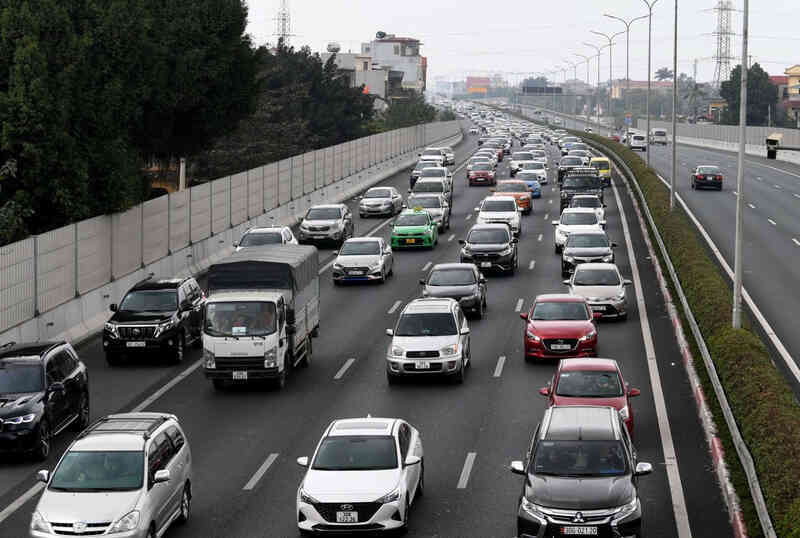 Siết khí thải, doanh nghiệp lo xe ô tô sản xuất 2022 có nguy cơ bị `khai tử` sớm