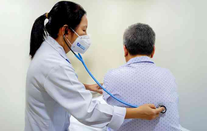 Sụp mí mắt kéo dài do nhược cơ