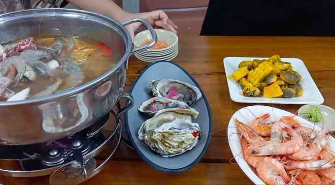 Tạm đình chỉ nhà hàng khiến 7 người ngộ độc sau khi ăn buffet
