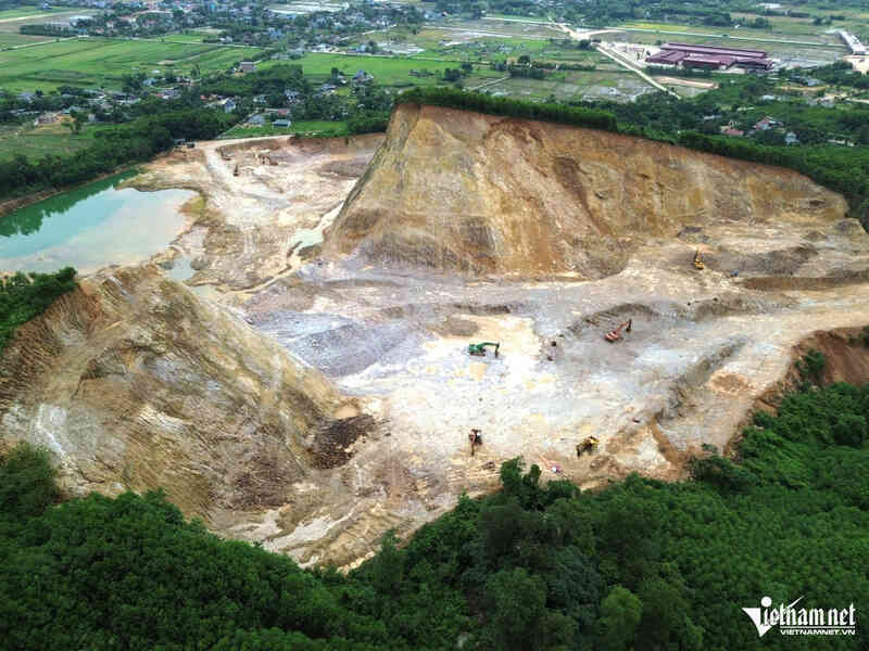Bên trong mỏ đất ở Thanh Hóa của Tuấn ‘thần đèn’ mới bị công an bắt giữ