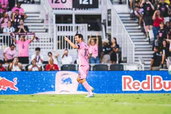 Ế vé xem trận đấu của Messi ở FIFA Club World Cup