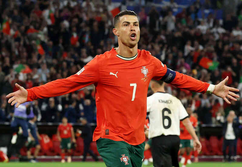 Ronaldo lập kỷ lục khi đưa Bồ Đào Nha vào chung kết