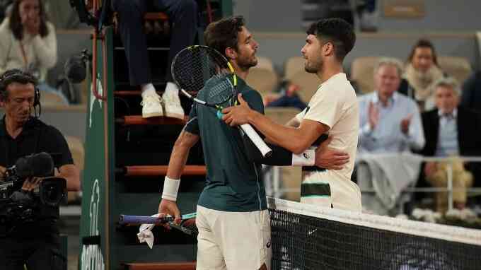 Alcaraz vào chung kết Roland Garros