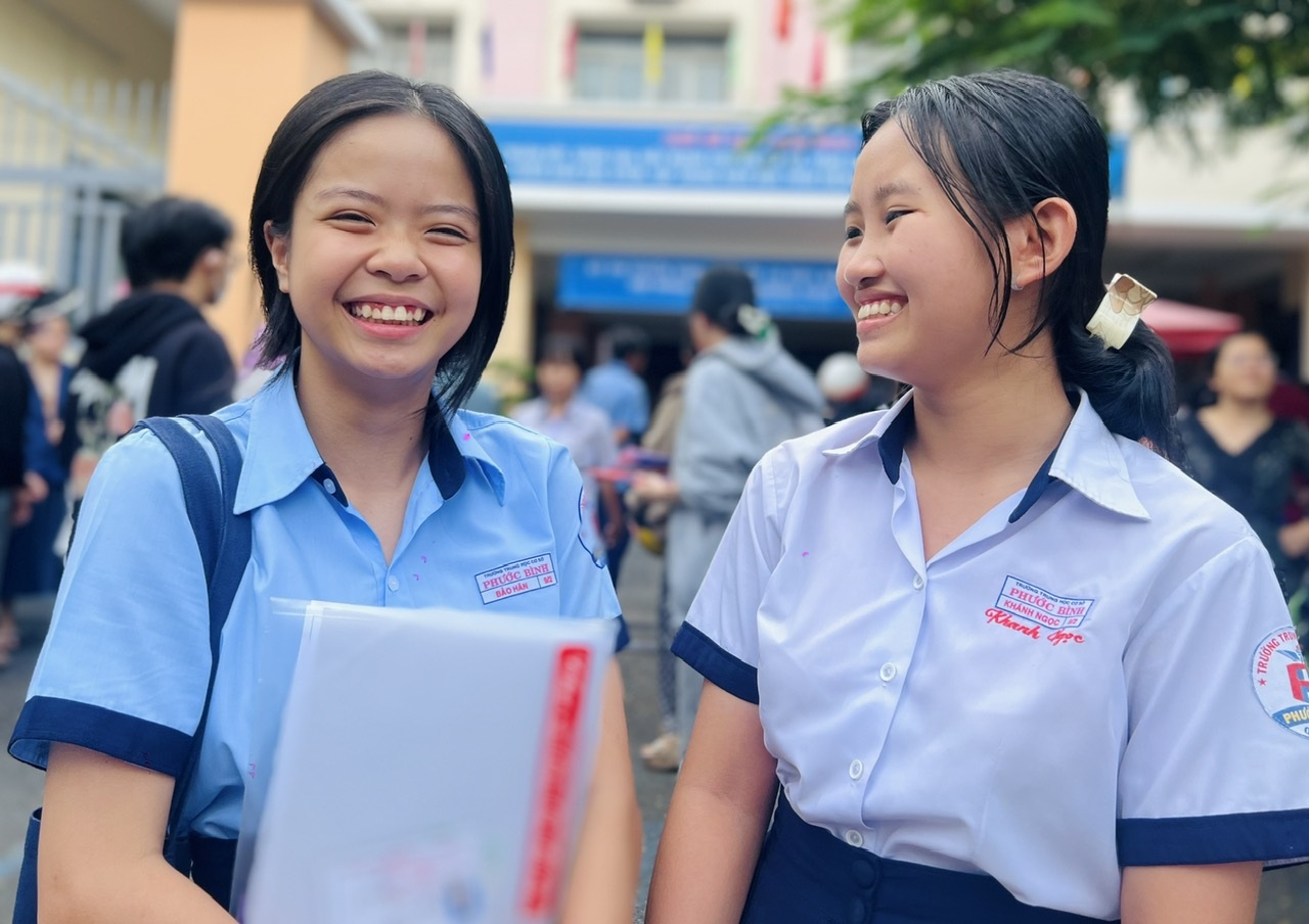 Đề thi tiếng Anh vào lớp 10 TPHCM, học sinh cười vang: “Đề gì mà dễ thế!”