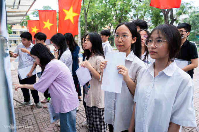 Gần 103.000 học sinh làm thủ tục thi lớp 10 ở Hà Nội