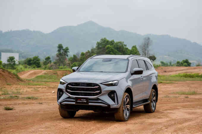 Isuzu mu-X phiên bản mới có giá từ 928 triệu đồng