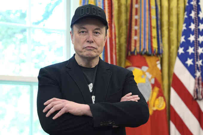Musk mất gần 100 tỷ USD một ngày vì đấu khẩu với ông Trump