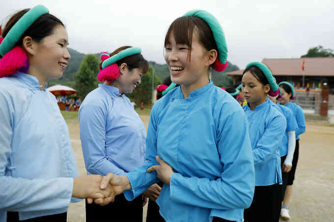 Nghệ thuật may trang phục của người Sán Chỉ thành di sản văn hóa