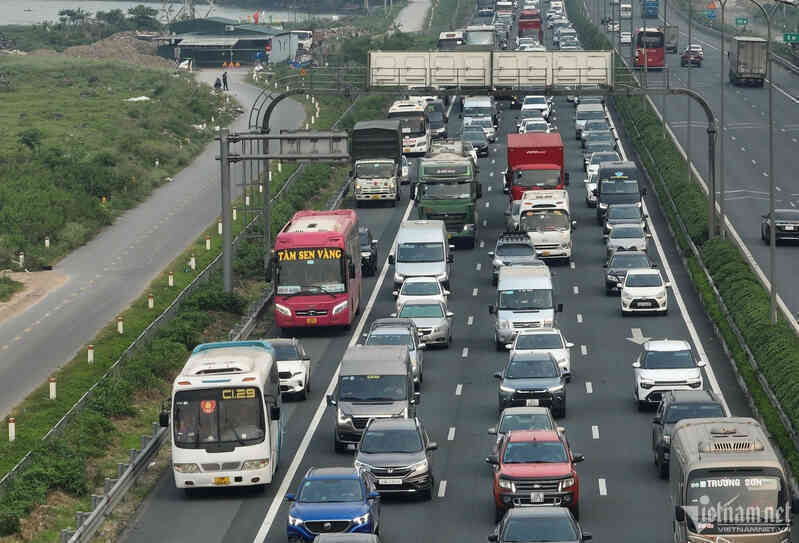 Người dân lo xe cũ tỉnh ngoài không vào được Hà Nội vì quy định khí thải