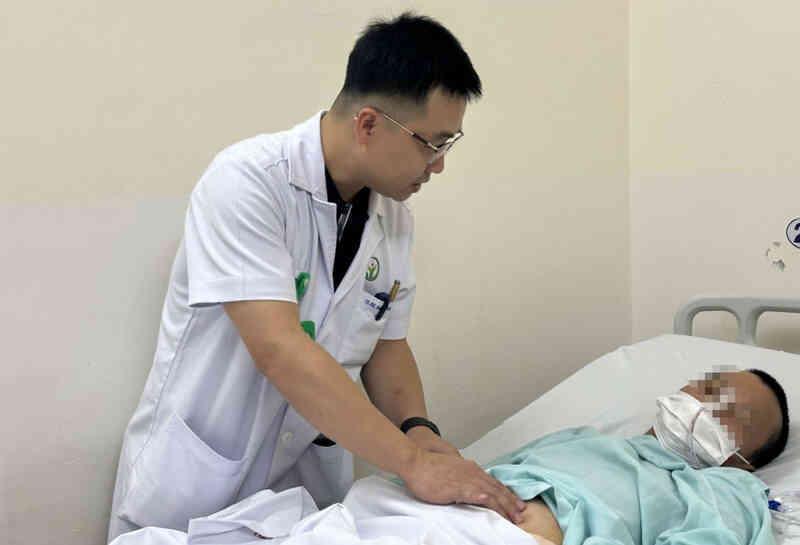 Người đàn ông nguy kịch do say nóng, thầy thuốc cấp cứu không chờ xét nghiệm