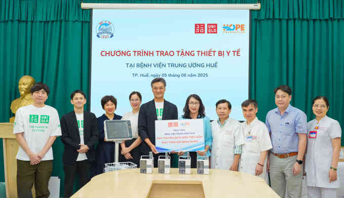 Quỹ Hy vọng và UNIQLO tặng thiết bị y tế cho bệnh viện