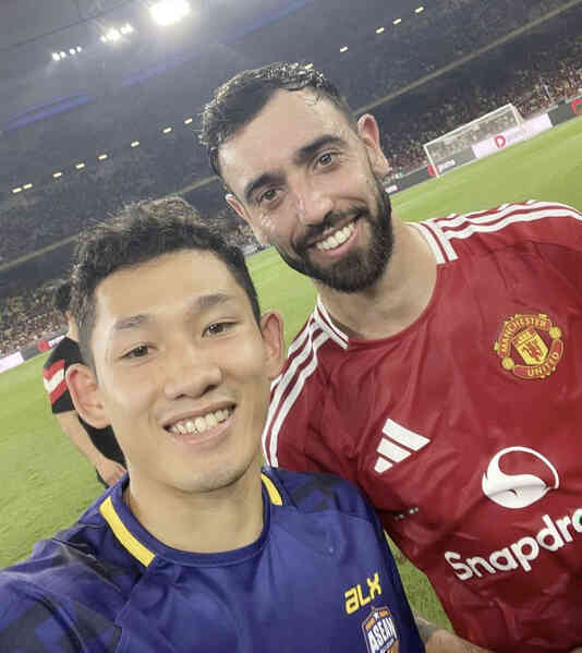 Tiền vệ Hai Long không mơ khoác áo Man Utd