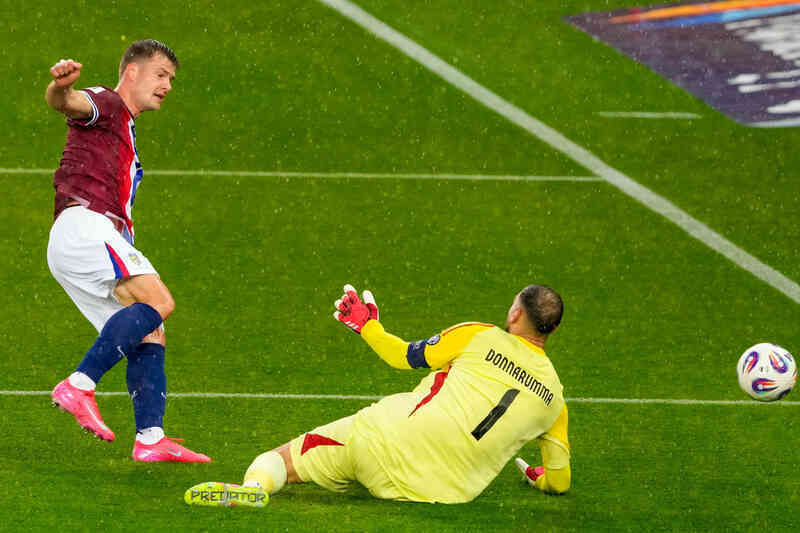 Italia thua thảm Na Uy, Spalletti nguy cơ bị sa thải