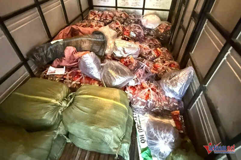 Khởi tố cặp vợ chồng làm giả 20 tấn cà phê từ bột đậu nành và phụ gia