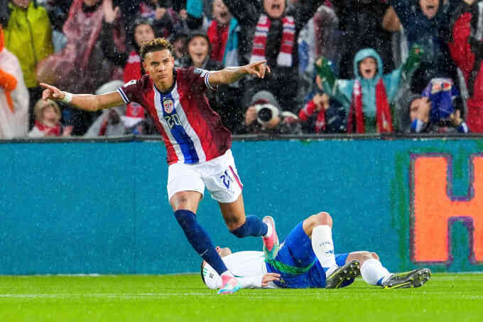Na Uy thắng đậm Italy ở vòng loại World Cup